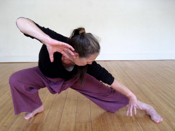 Jolinda Daishin van Hoogdalem practices Qigong