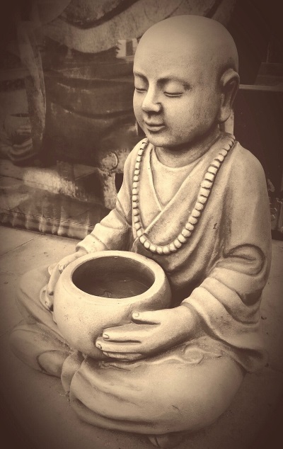 Boeddha with bowl